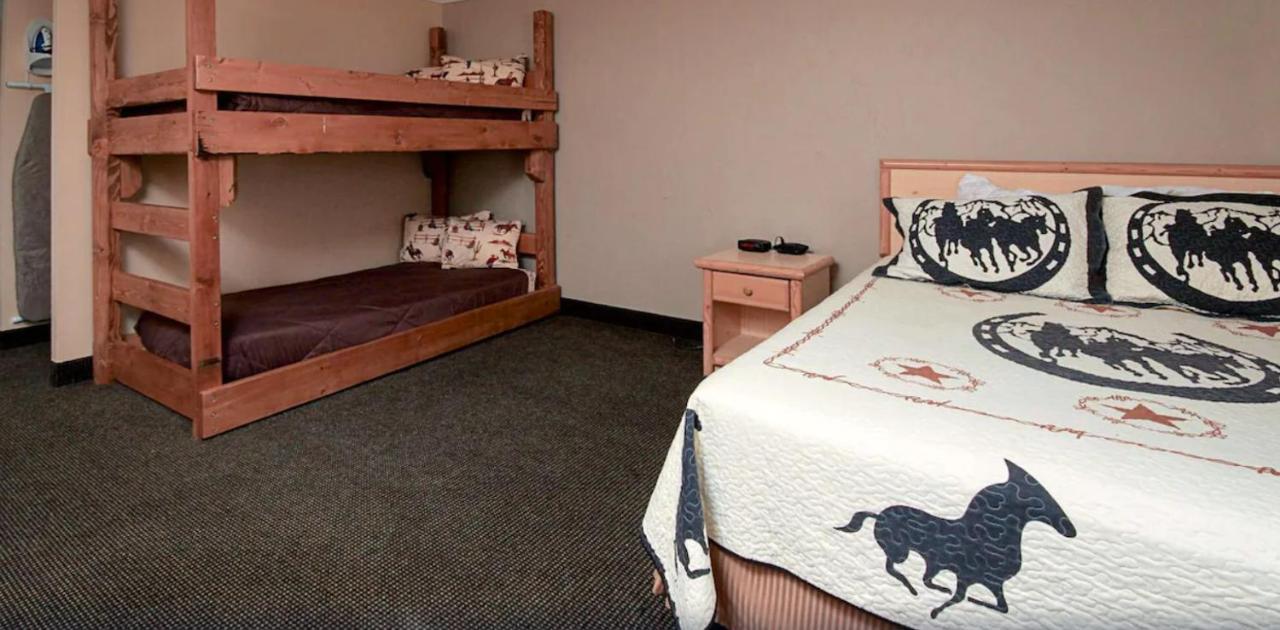Yellowstonepark Inn&Suites Livingston Dış mekan fotoğraf